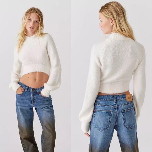 Urban Outfitters Avril Cropped Mock Neck Sweater White Teddy/Fleece Size Medium - Picture 1 of 7